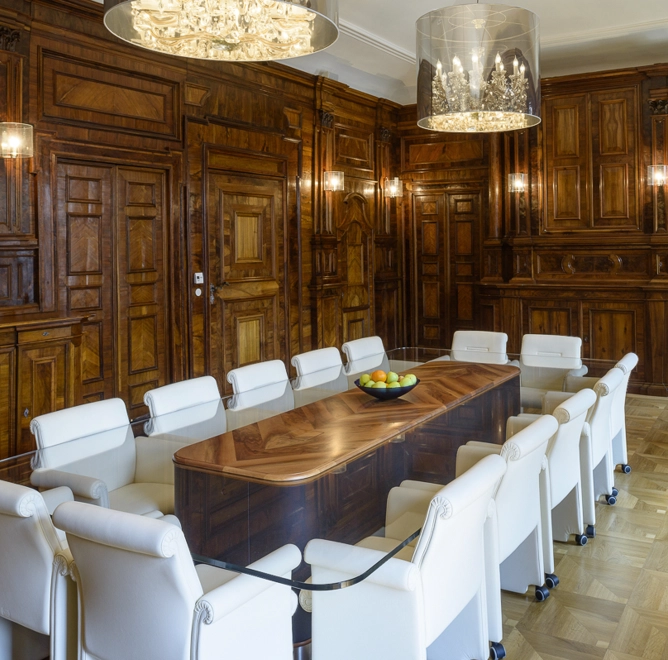 Rokovací stôl v sále Dessewffy